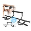 Homme musclé effectuant des tractions sur une barre fixe de porte, équipement fitness maison pratique pour renforcer bras, dos et abdos sans machine encombrante.