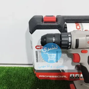 Vue sur le mandrin métallique de la Visseuse Perceuse Sans fil 14,4v 1.5ah 2 Batteries Crown CT21055LM-1.5 BMC avec Logo Crown Original et valise sur fond vert