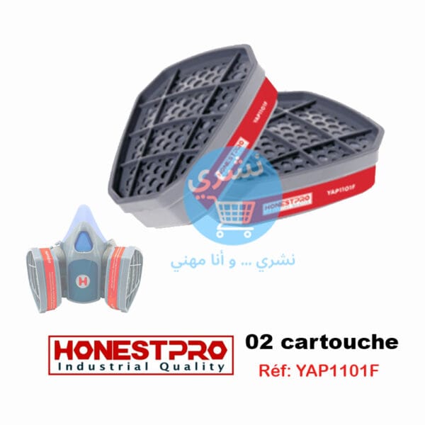 Pack de 2 filtres pour masque anti-poussière Honestpro posés sur un établi, avec un masque de protection et des outils de peinture en arrière-plan