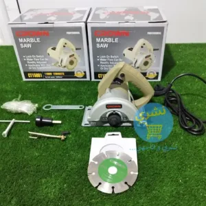 scie circulaire 1200w 110w crown ct15081 avec accessoires et 02 Boites d'emballage avec logo Crown D'origine sur un planc Vert